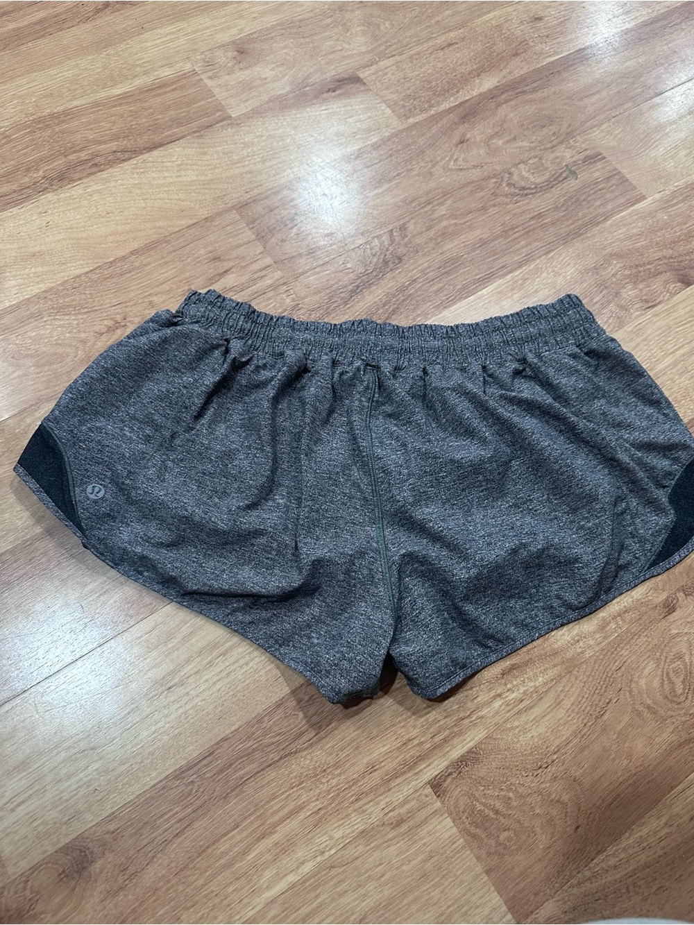 Lululemon low rise hotty hot shorts 2.5”